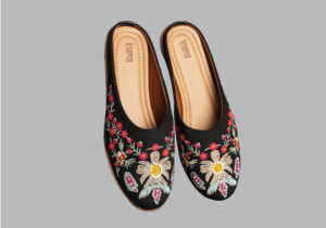 Midnight Bloom Embroidered Jutti