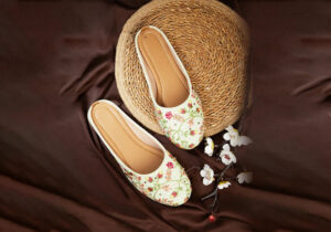 Ivory Bloom Hand-Embroidered Open Jutti