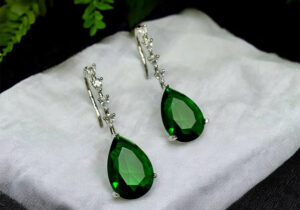 Emerald Elegance Drop Earrings | A Symphony of Grace & Luxury