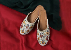 Ivory Garden Embroidered Jutti