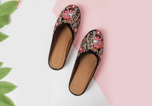 Midnight Bloom Embroidered Jutti